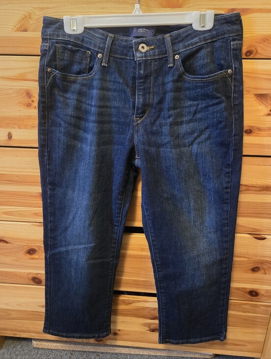 Levi's Denim - LEVI'S Women’s Dark Wash Demi Curve Classic Capris Jeans. Size 10.